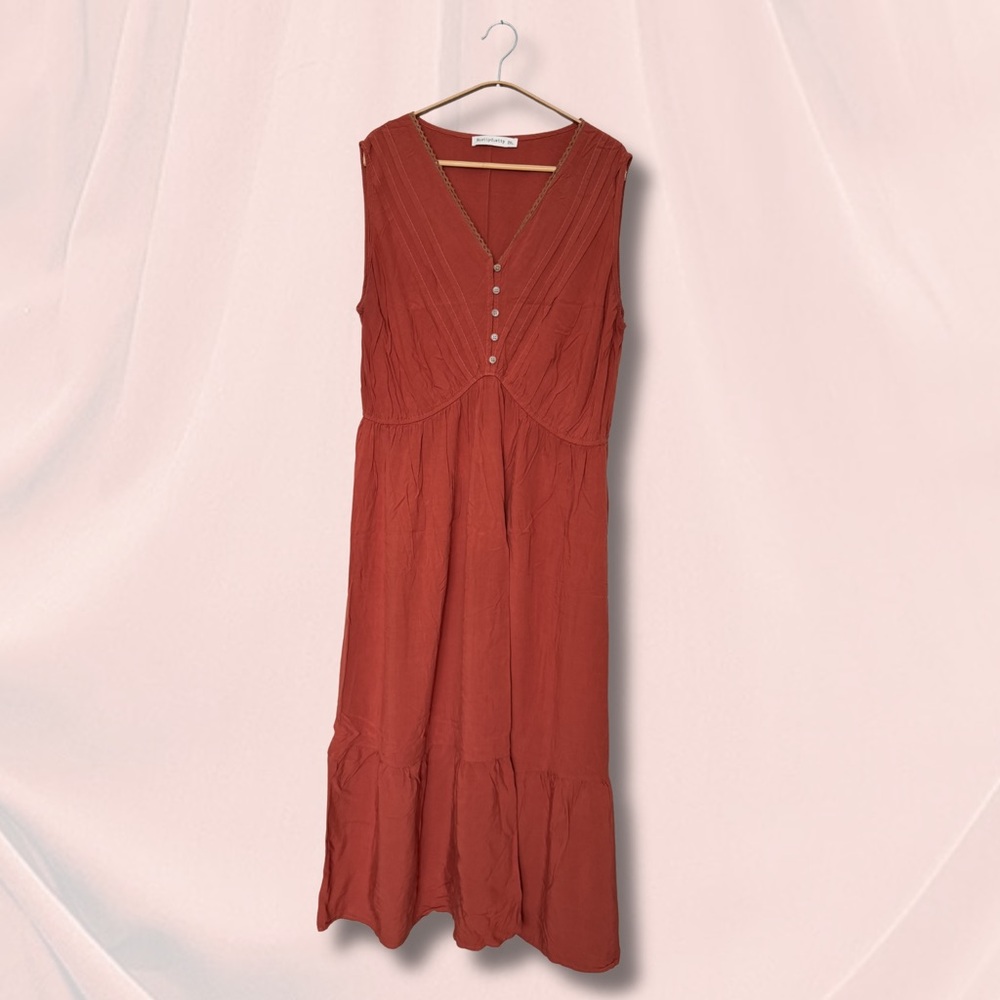 Chic Sleeveless Dress in Rust - Picture 3 of 6